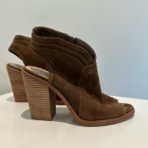 Vince Camuto Koral Heeled Sandal in Brown/Green Suede